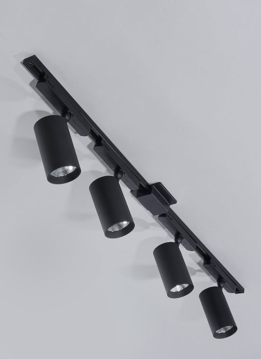 Soltech Hardwired Highland™ Track Light System Narrow (36 degrees) / Black / 4 Lights - LED Grow Lights Depot