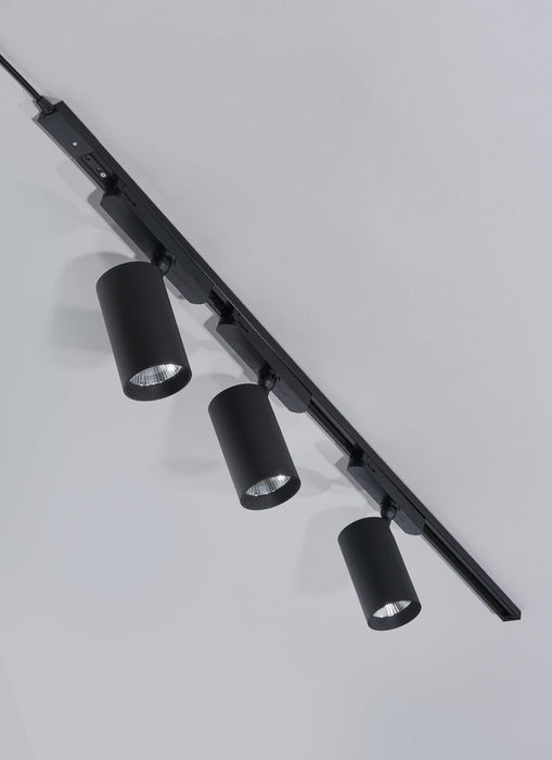 Soltech Highland™ LED Track Light System Narrow (36 Degrees) / Black / 3 lights - LED Grow Lights Depot